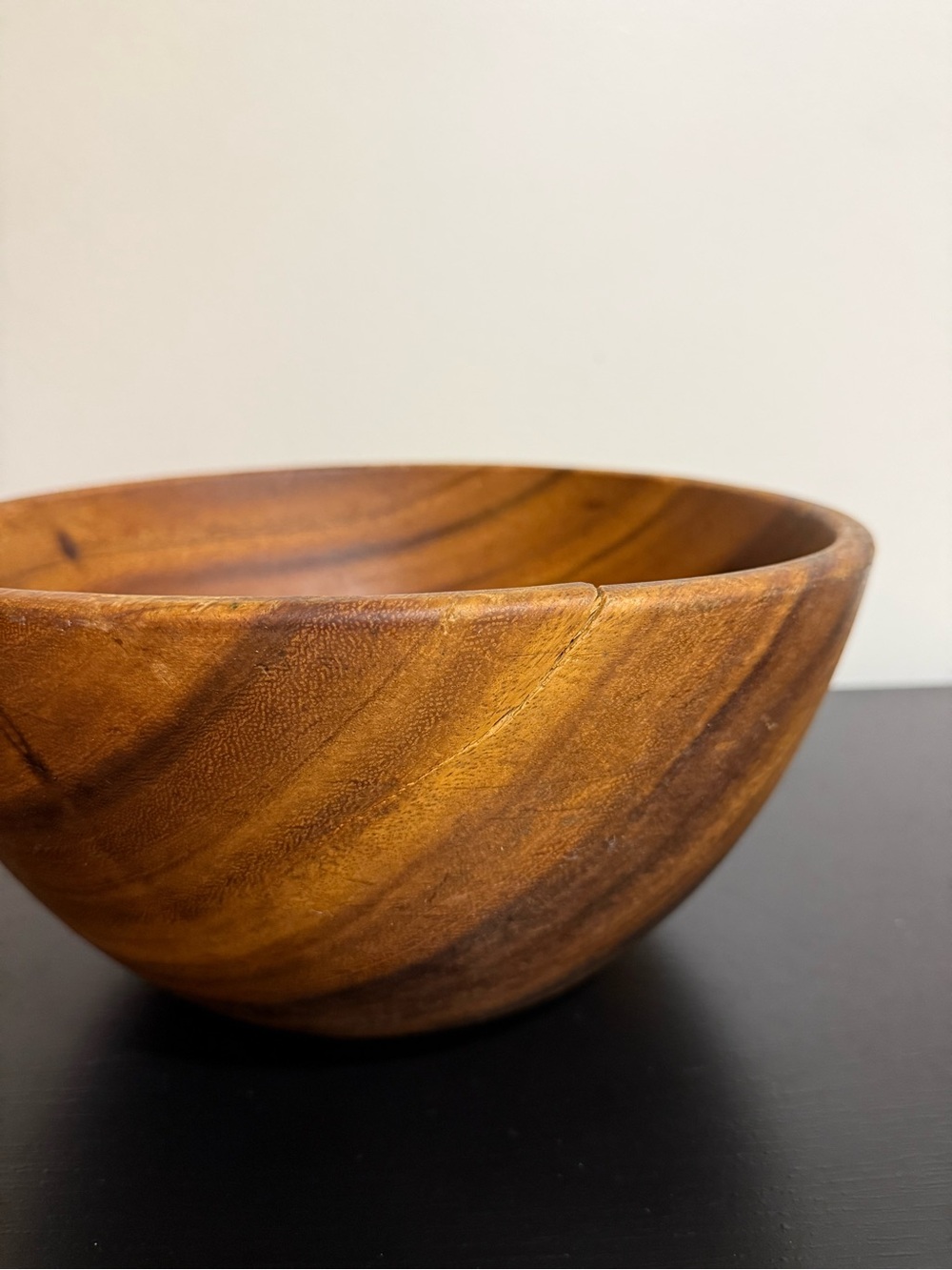 Hand carved Hand-turned Vintage Mid-Century Modern Monkey pod bow - Picture 6 of 6